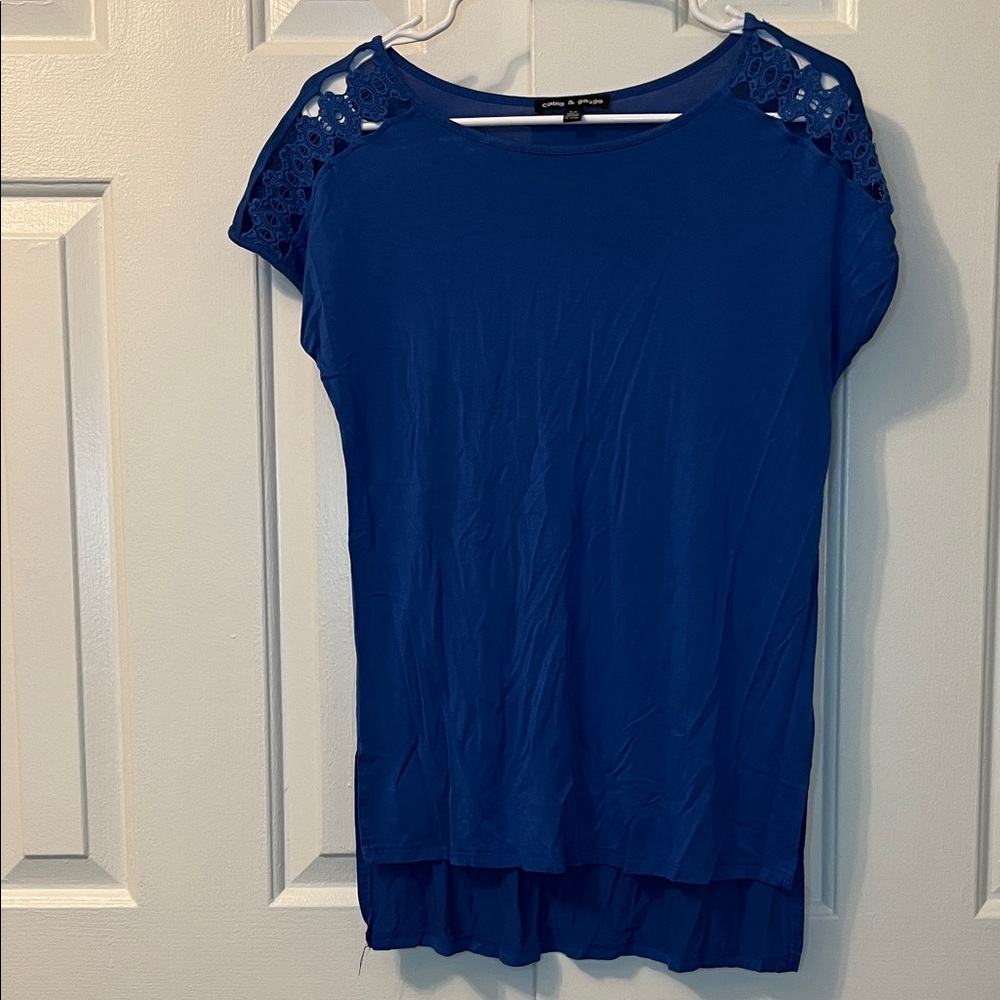 Cable & Gauge Blue Lace Short Sleeve Shirt High Low‎ Size S